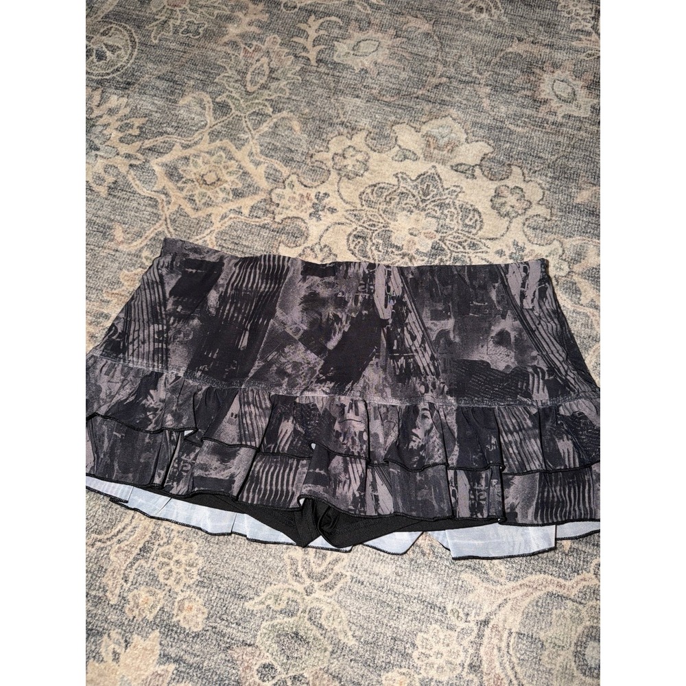 Edikted Nightlife Printed Ruffle Mini Skort Gray Black